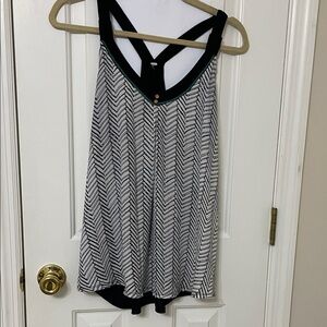 Black and White Chevron Women's Top